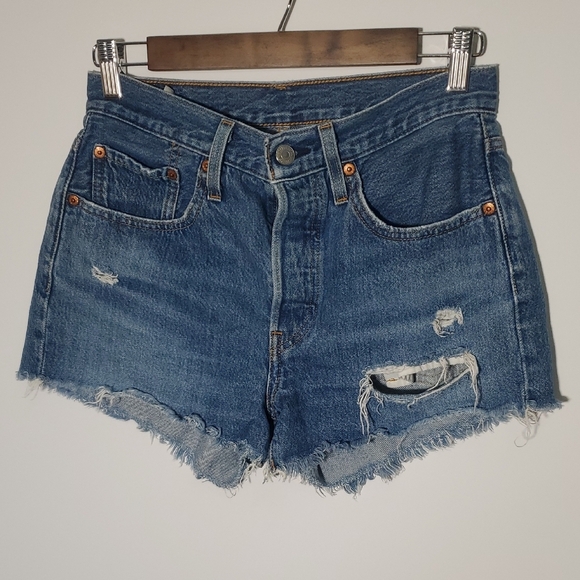Levi's 501 Women's Denim Blue Distressed Shorts Size W26  Button Fly - Picture 1 of 10